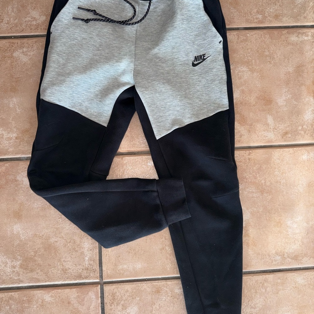 Nike Tech Black and Gray Tracksuit Men’s Small - Picture 3 of 5